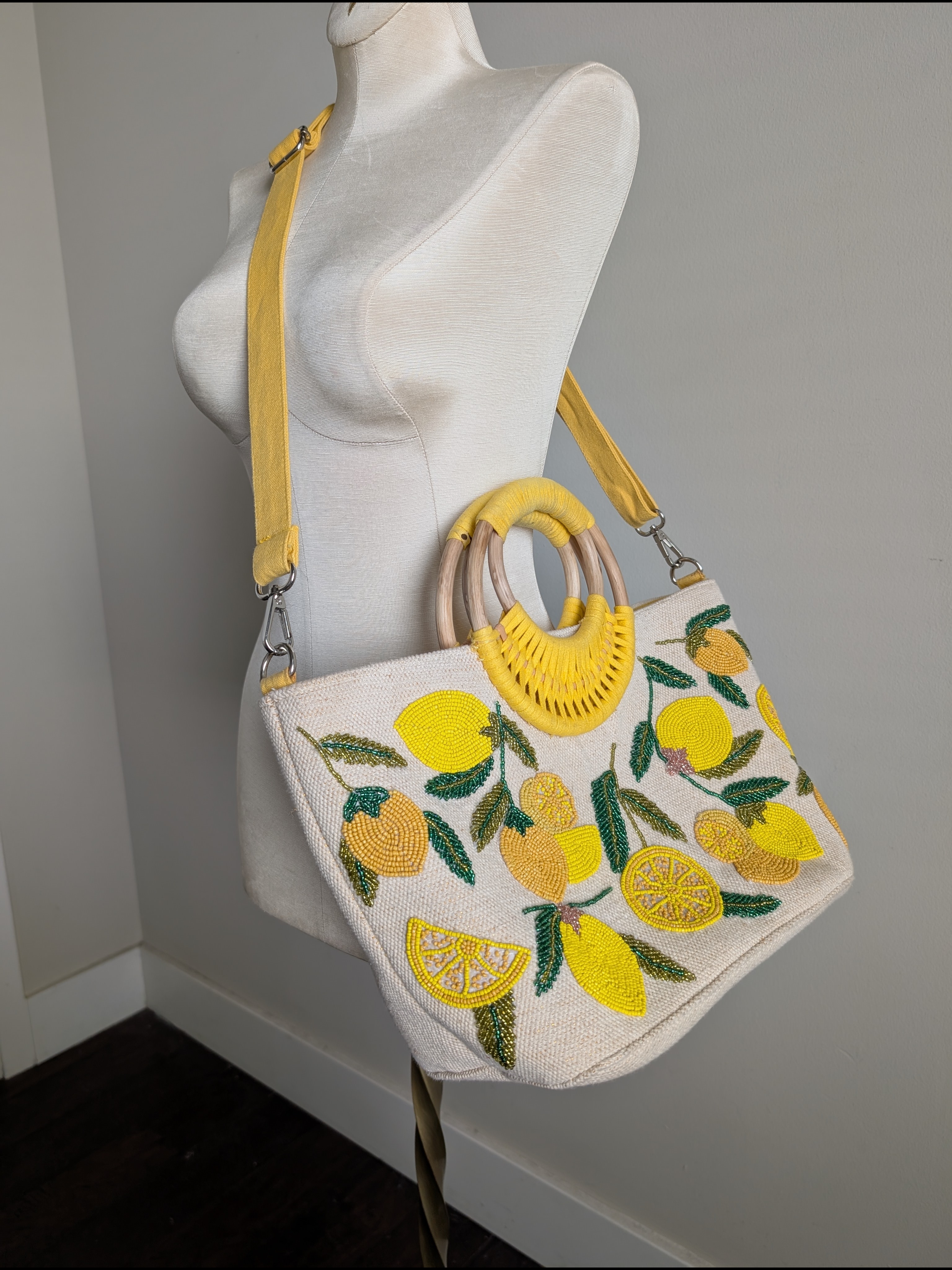 Nwot Yellow White Lemon Citrus Beaded Tote Crossbody Bag Woven Wooden Handles
